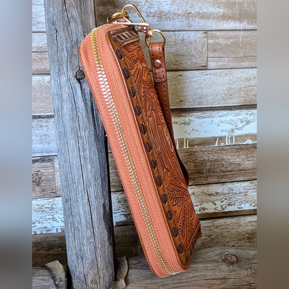 New Faux Leather Tooled Brown Braided Wristlet/Wallet - Picture 8 of 12